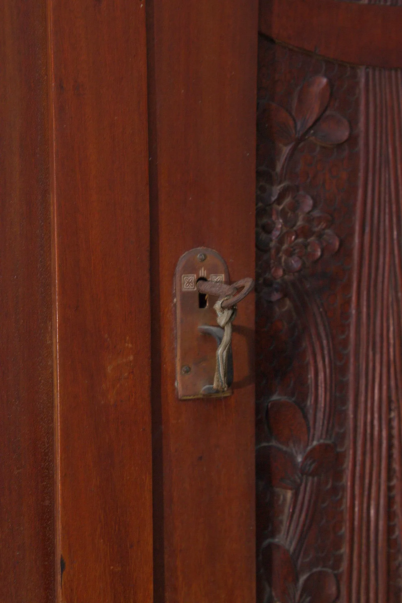 Art Nouveau period buffet cabinet with glass doors, early 20th century 14