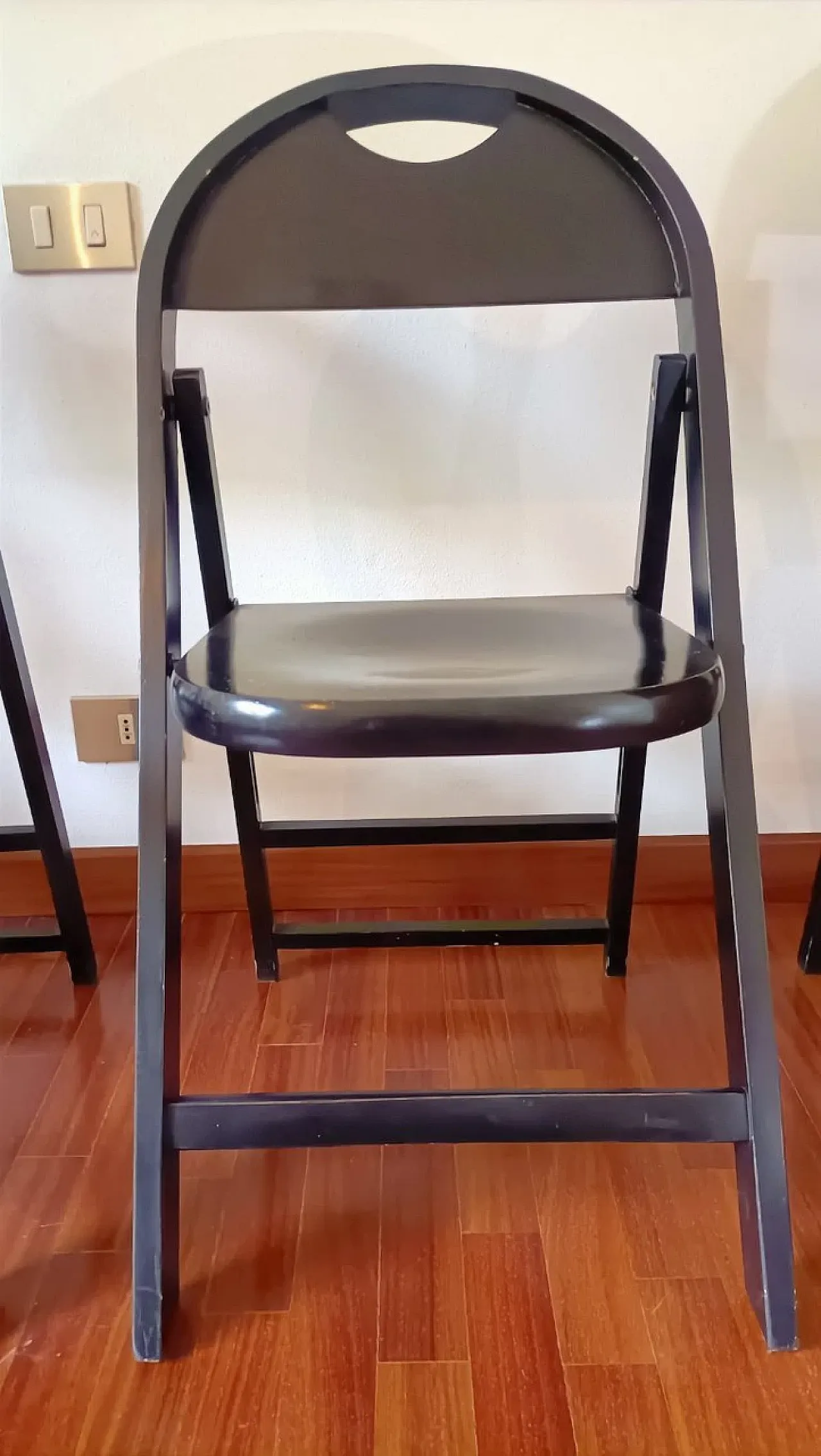 4 Folding Castiglioni style painted wooden chairs , 20th century 4