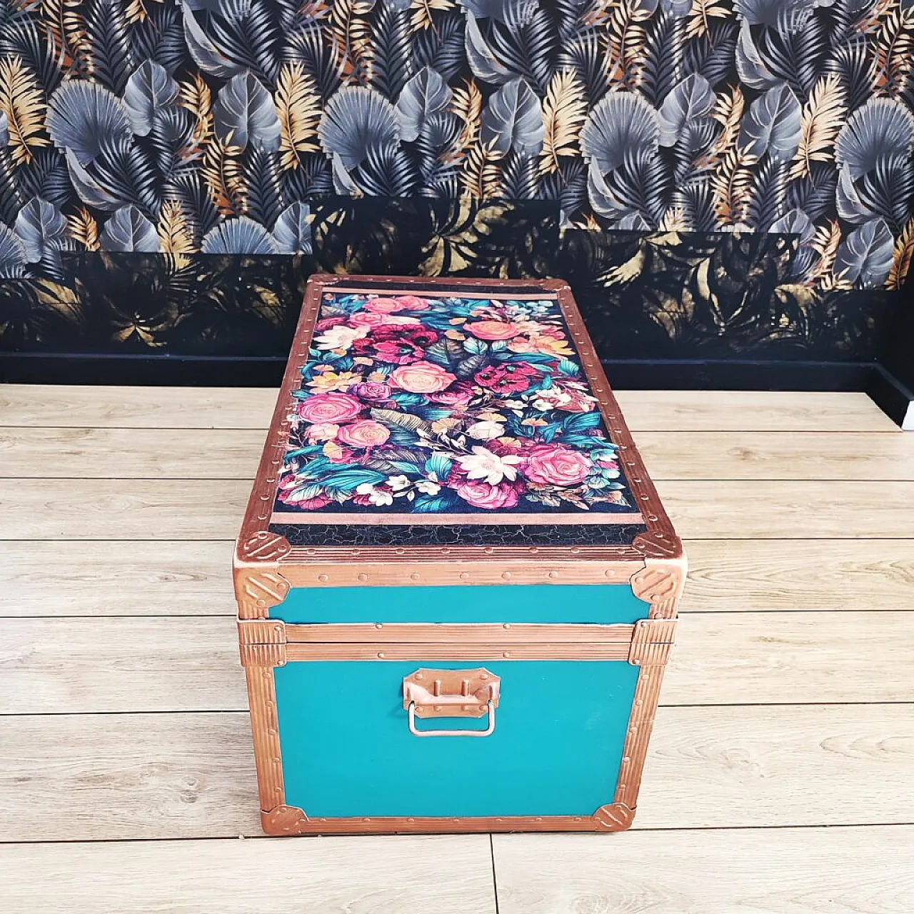 Esmeralda trunk, mid-20th century 4