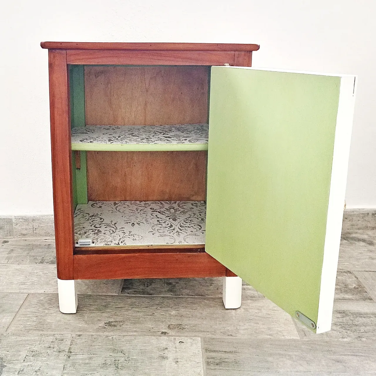 Pair of Carpeneto bedside tables, mid-20th century 5