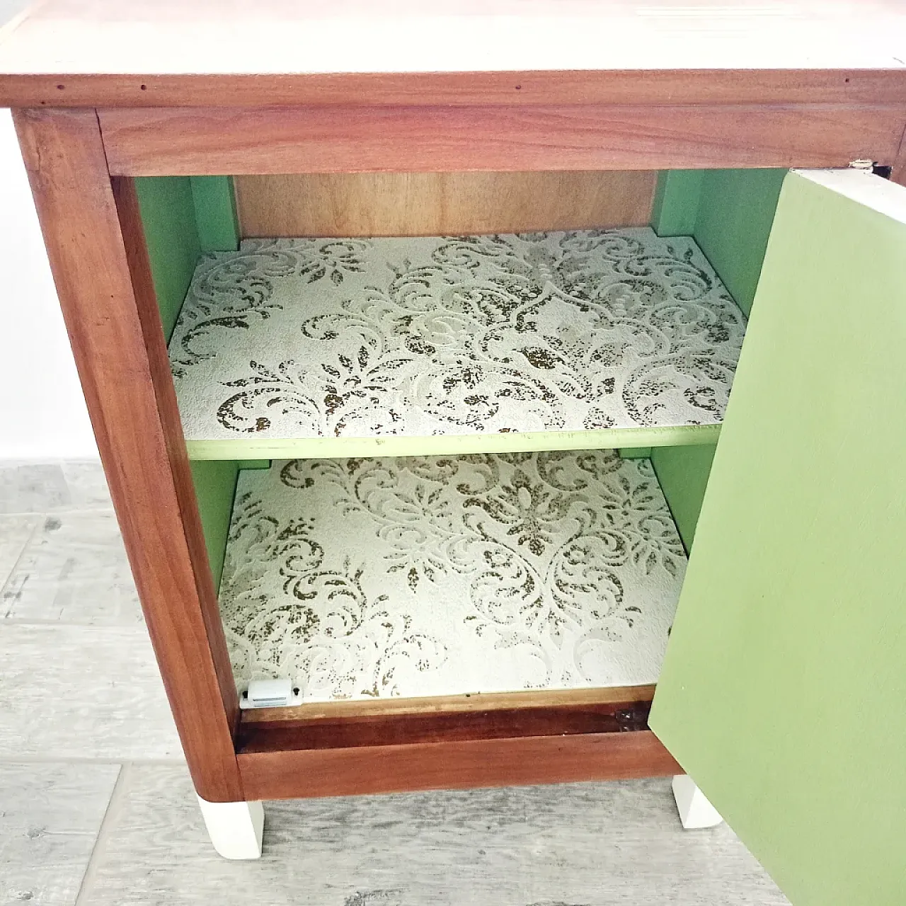 Pair of Carpeneto bedside tables, mid-20th century 6