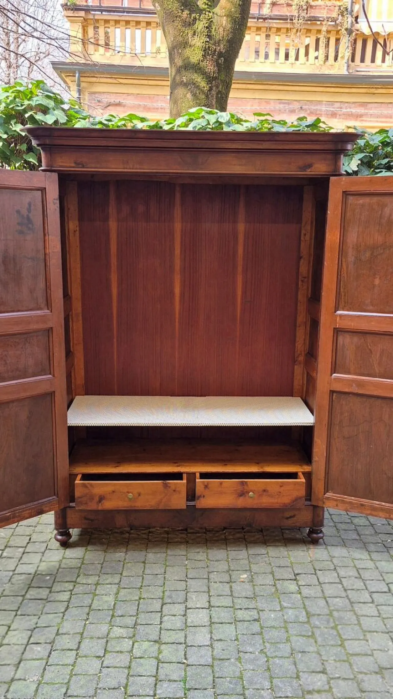 Emilian walnut wardrobe with carved garlands, 19th century 2