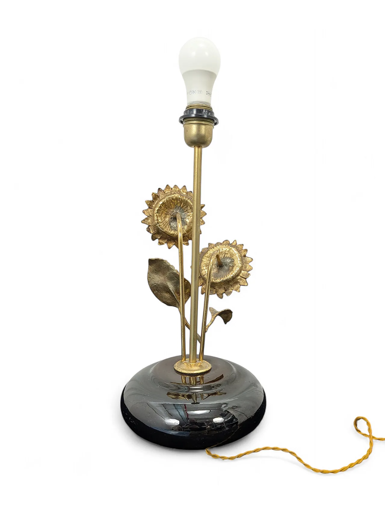 Brass table lamp with sunflower pattern and porcelain base 3