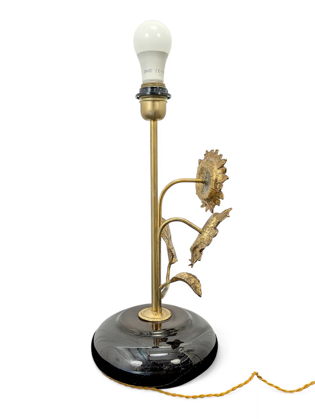 Brass table lamp with sunflower pattern and porcelain base 4