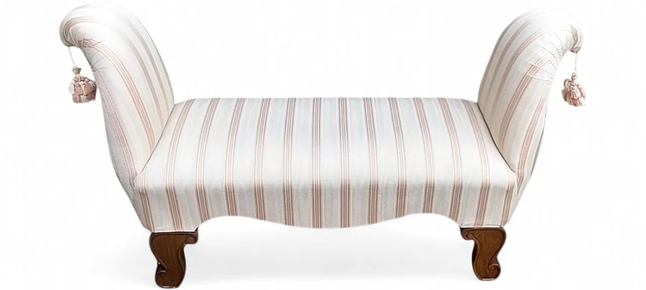 Scendiletto in legno lavorato e stoffa, anni '60 12