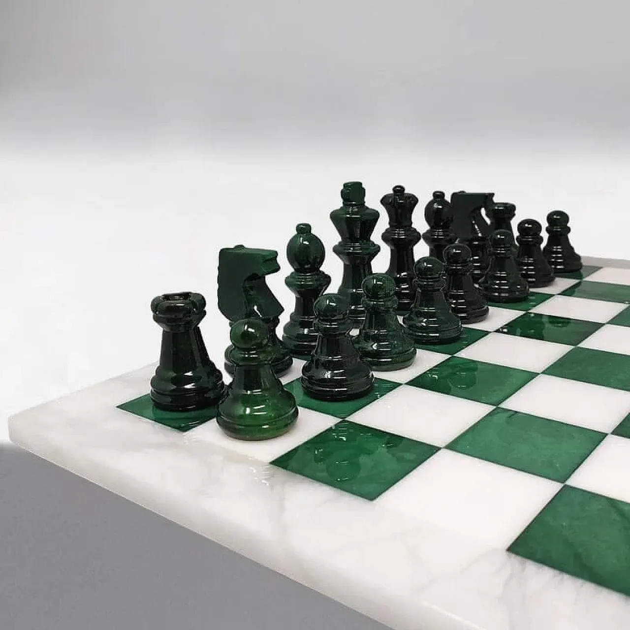 Volterra alabaster chess set in forest green and white, 1970s 4