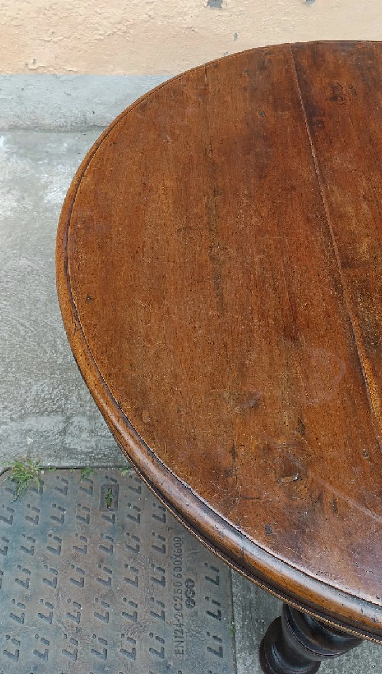 Tavolo allungabile in noce con gambe in olmo, metà '800 7