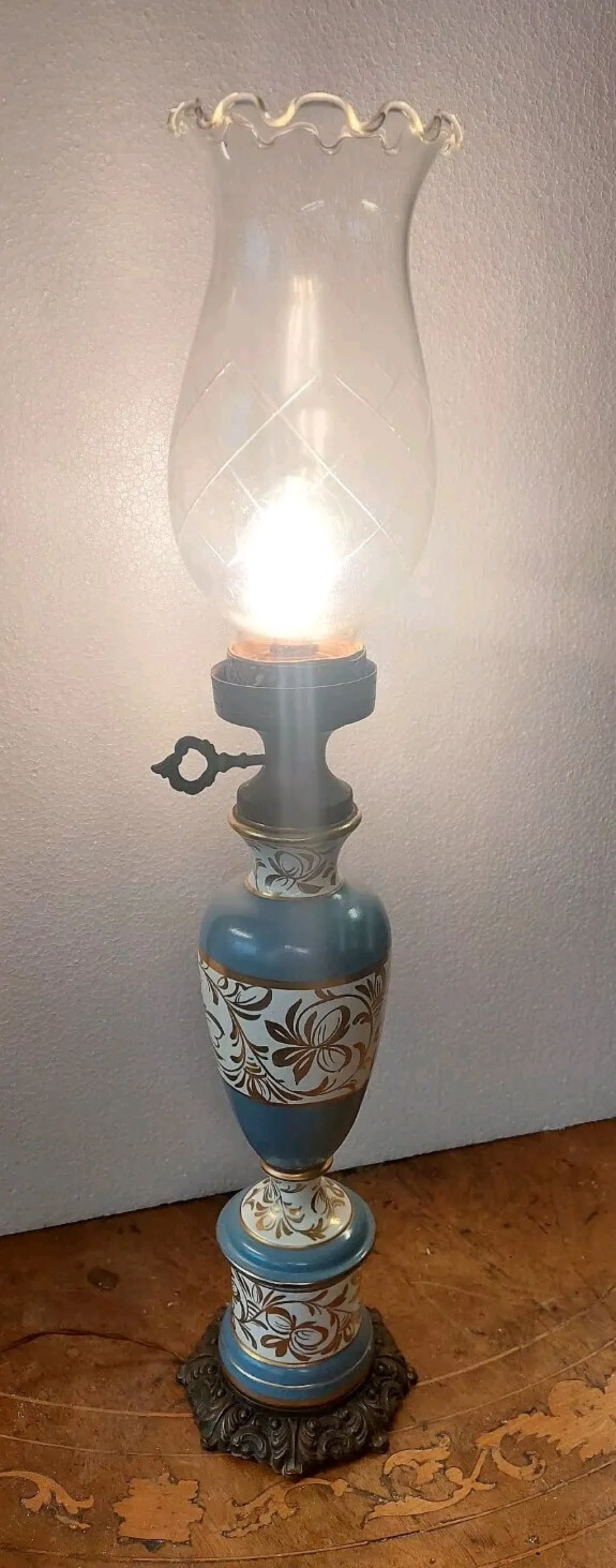 Lampada in ceramica, metallo e vetro lavorato, primo '900 1