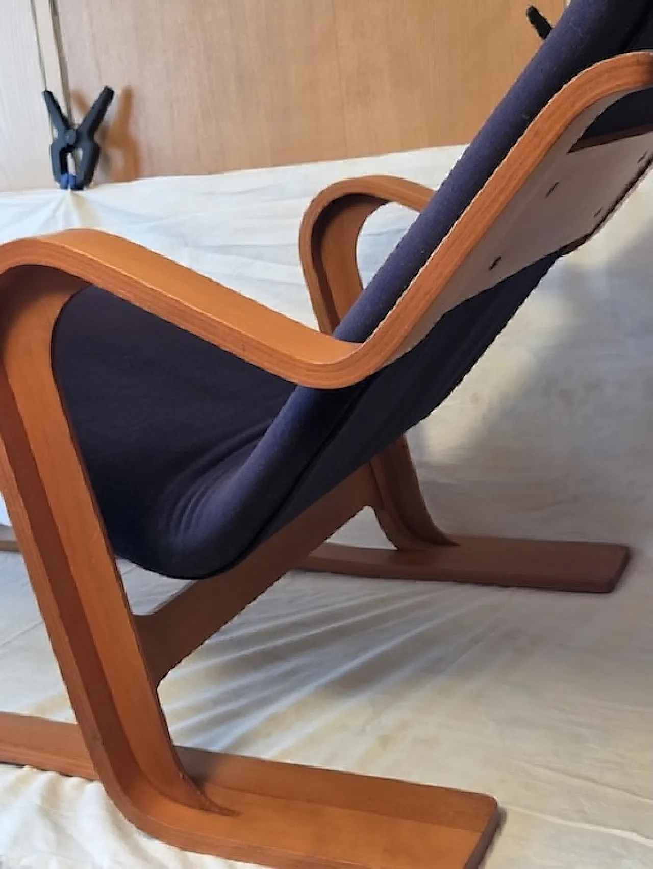 Chaise longue in curved wood, 70s 7