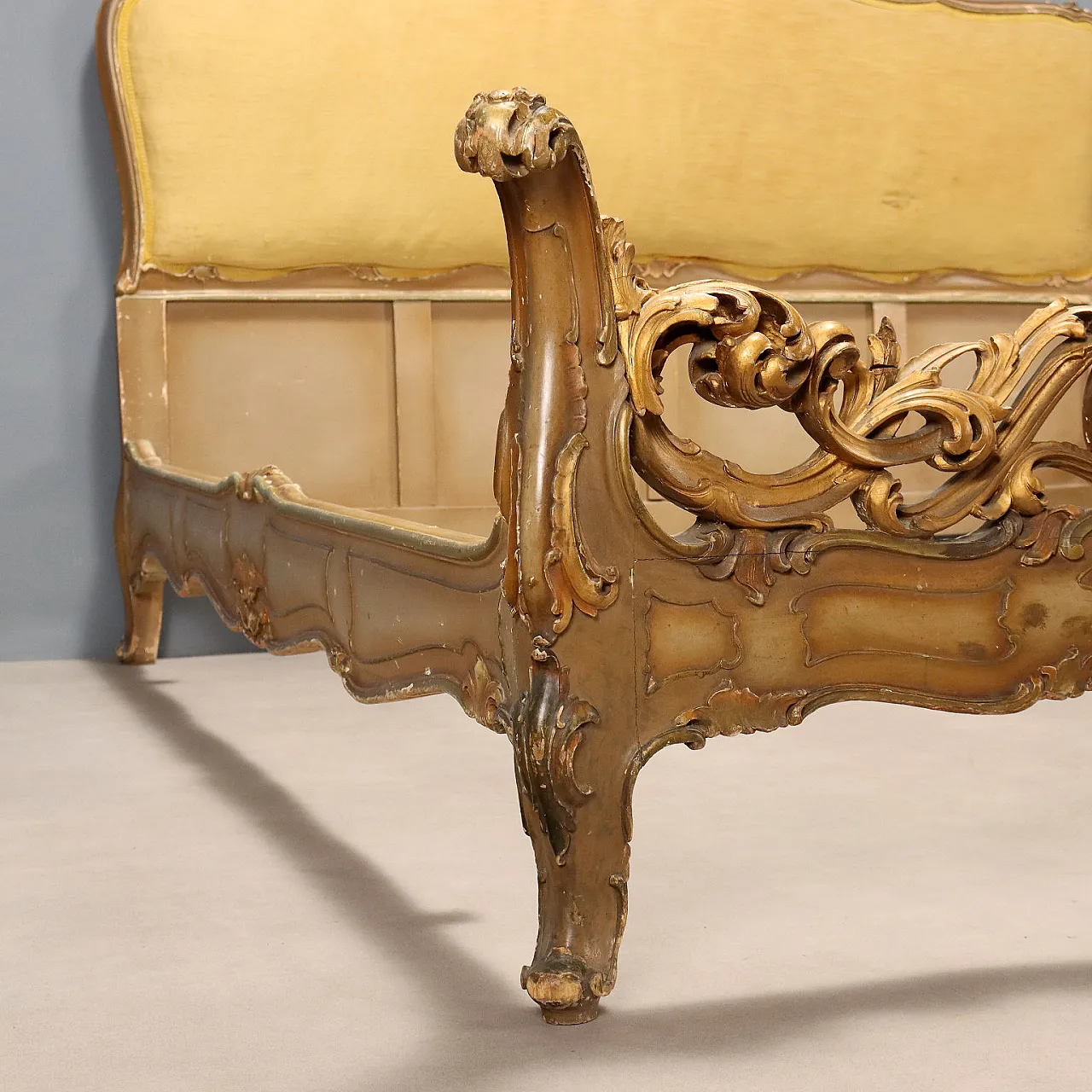 Bed in carved lacquered and gilded fir, early 20th century 7