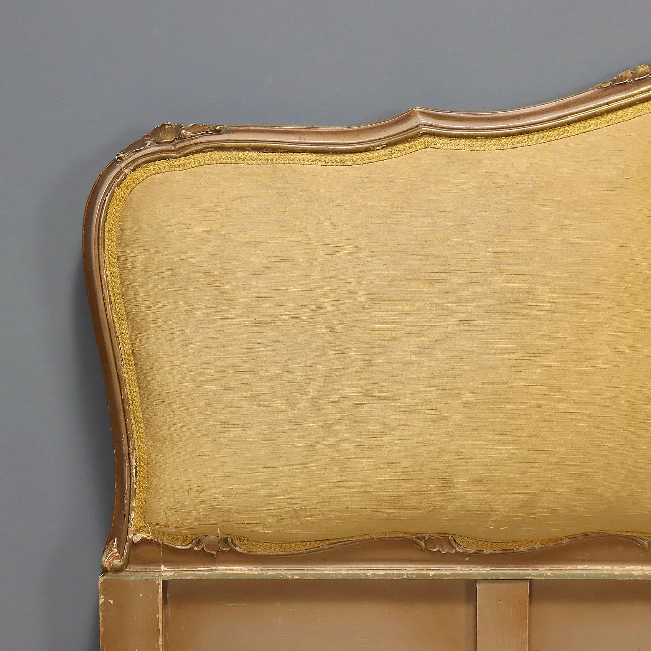 Bed in carved lacquered and gilded fir, early 20th century 8