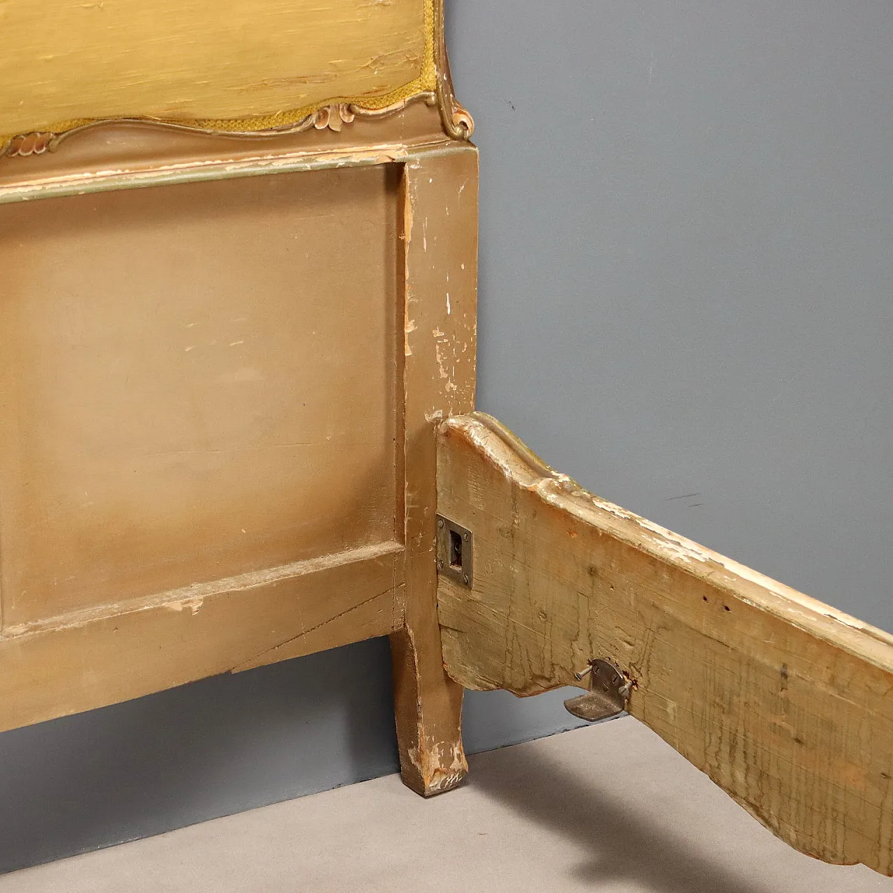 Bed in carved lacquered and gilded fir, early 20th century 9