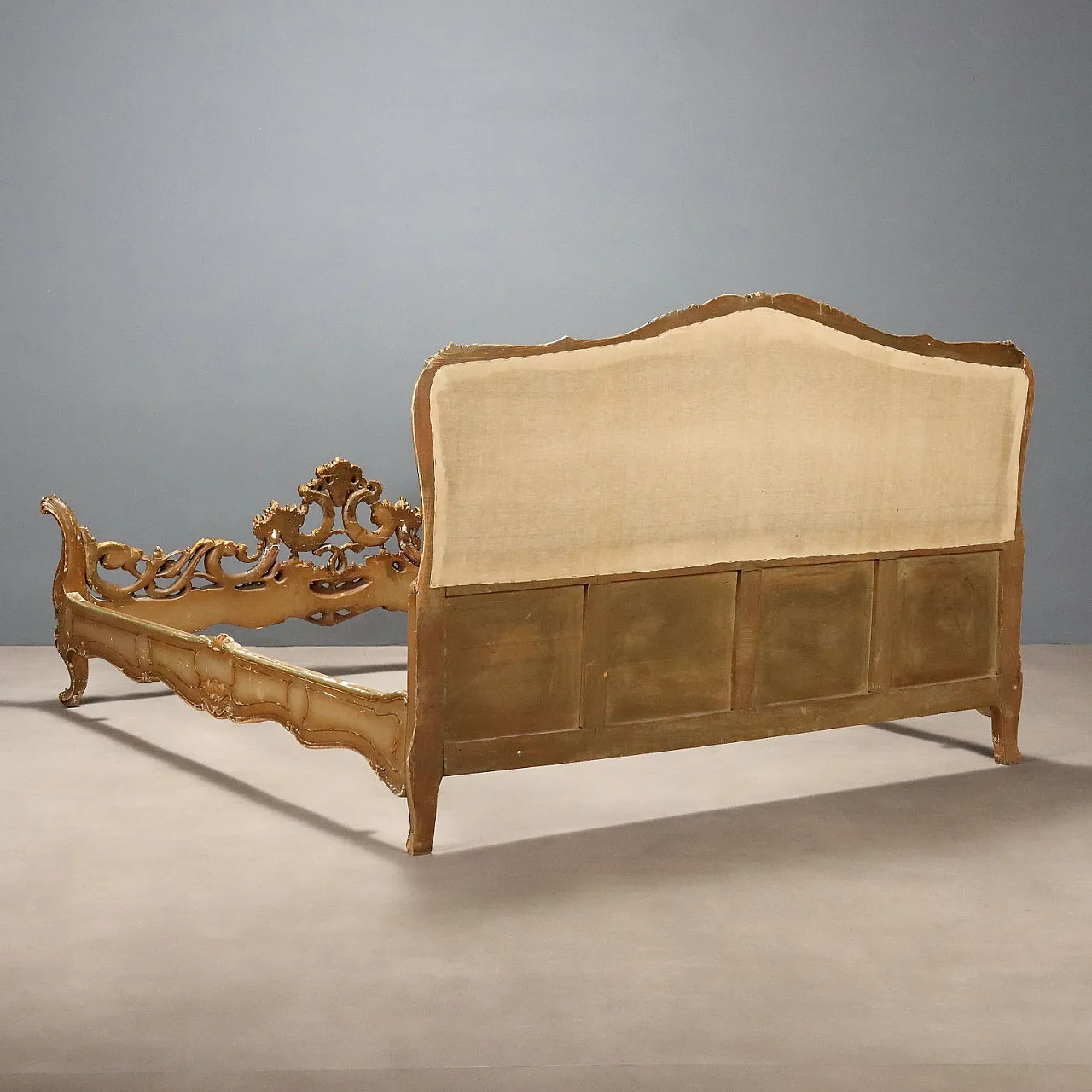 Bed in carved lacquered and gilded fir, early 20th century 10