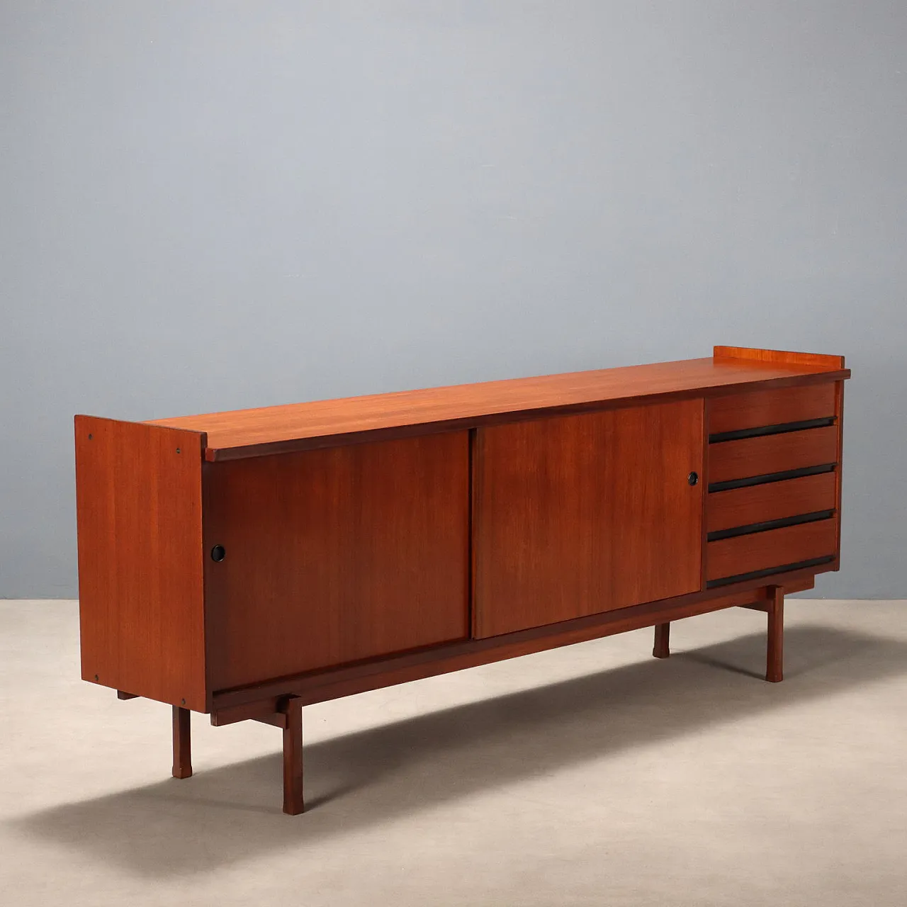 Sideboard in legno con maniglia in metallo, anni '60 1