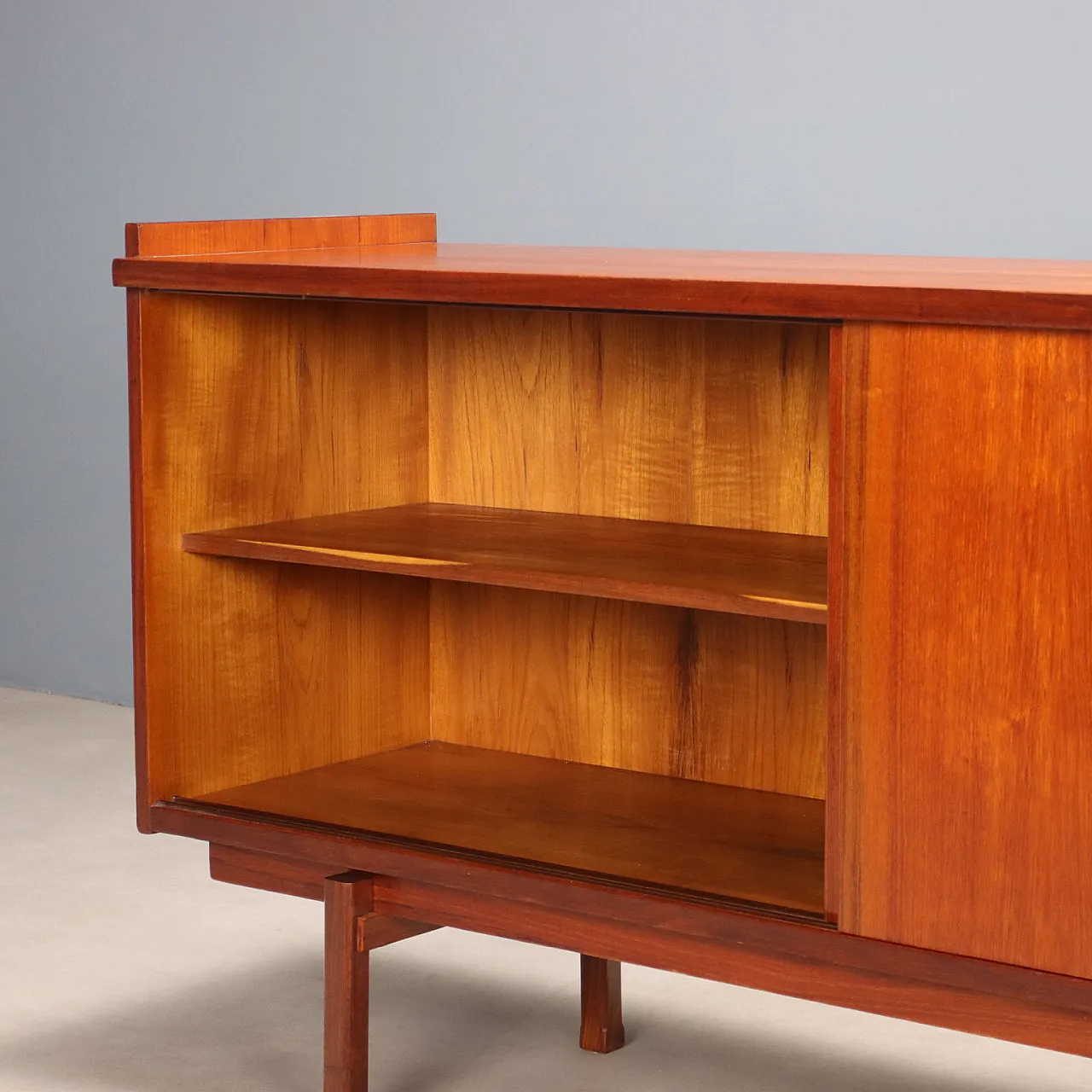 Sideboard in legno con maniglia in metallo, anni '60 6