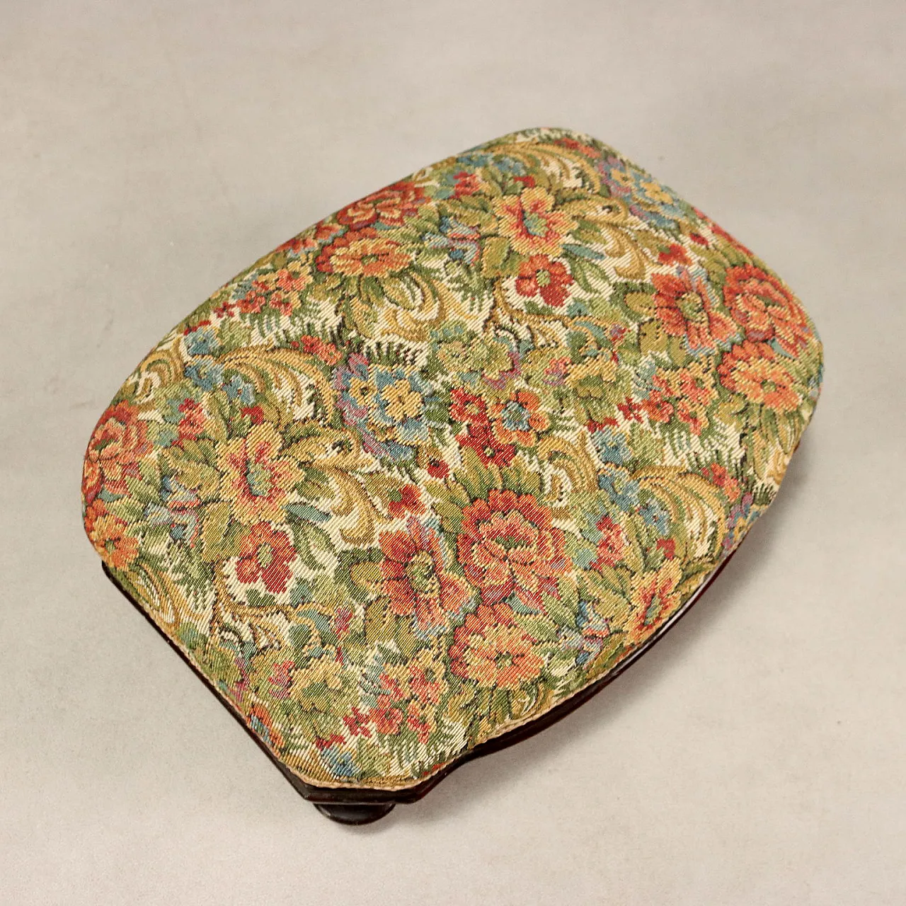 Poltrona con pouf, metà '800 9