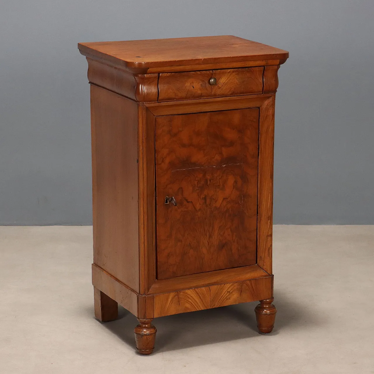 Cappuccino bedside table in walnut, 19th century 1