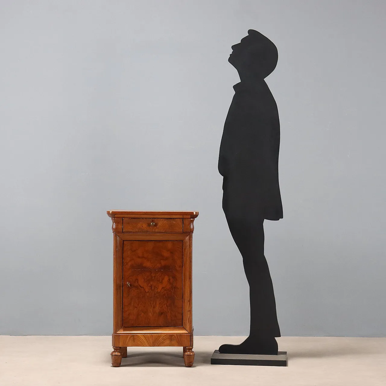 Cappuccino bedside table in walnut, 19th century 3