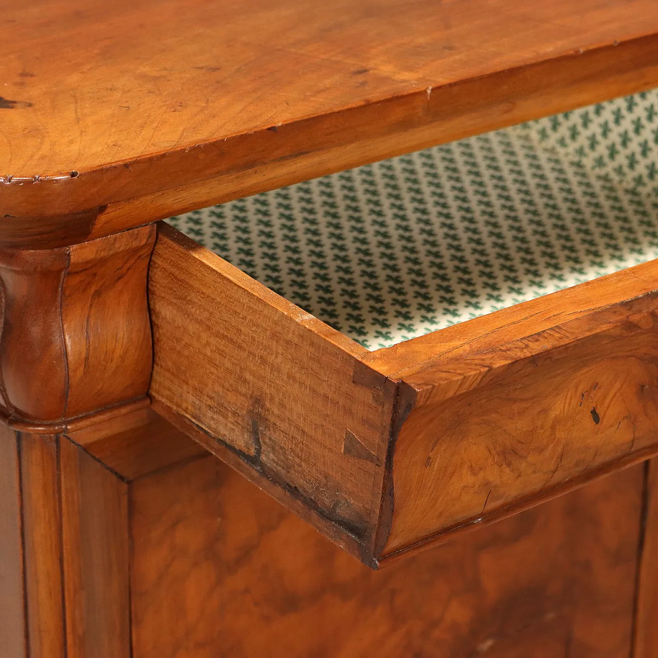 Cappuccino bedside table in walnut, 19th century 6