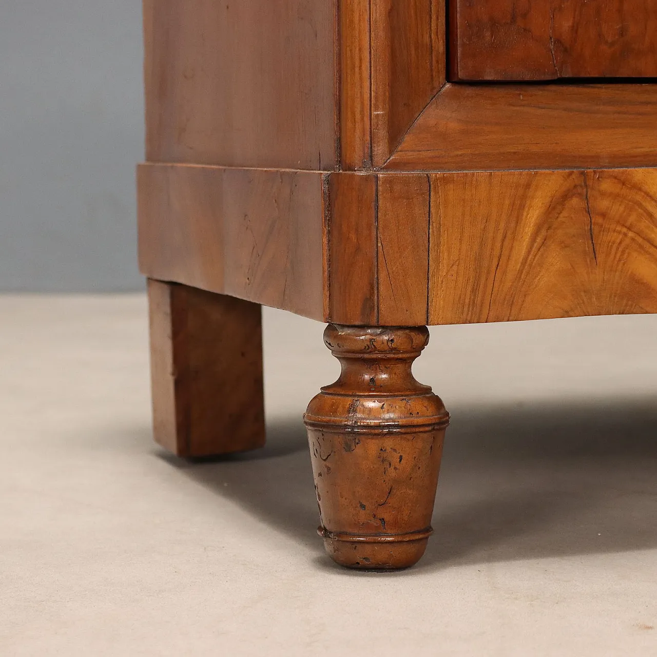 Cappuccino bedside table in walnut, 19th century 8