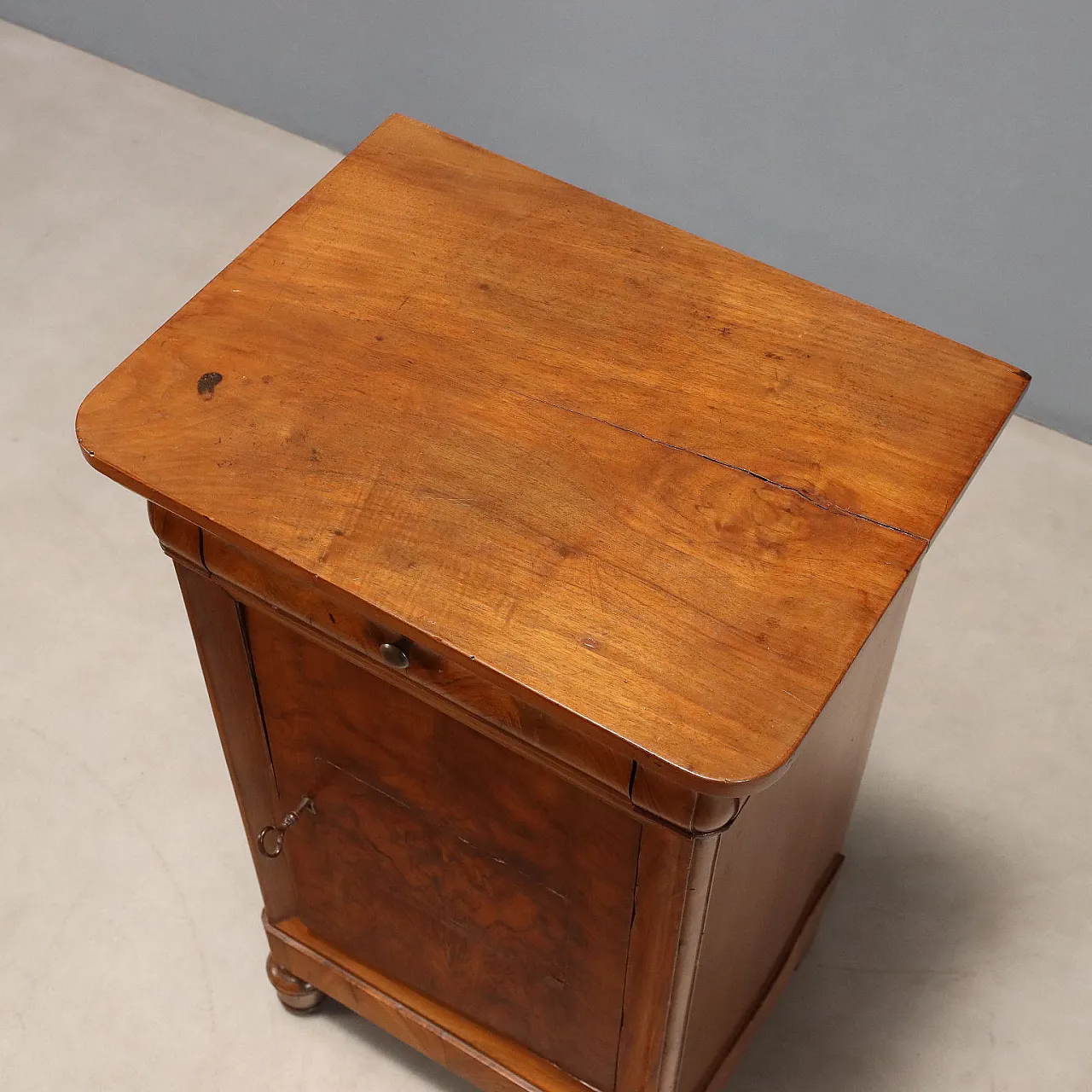 Cappuccino bedside table in walnut, 19th century 9