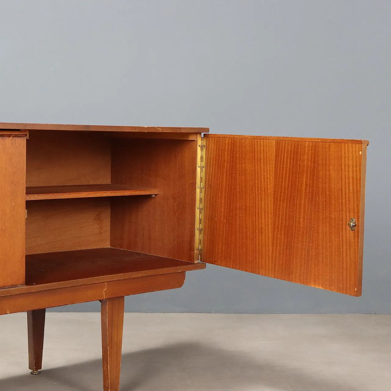 Credenza impiallacciata in teak con ante a ribalta e cassetti, '900 3
