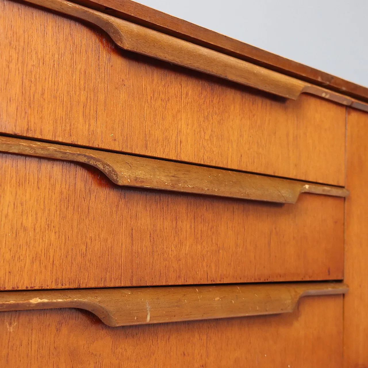 Credenza impiallacciata in teak con ante a ribalta e cassetti, '900 6