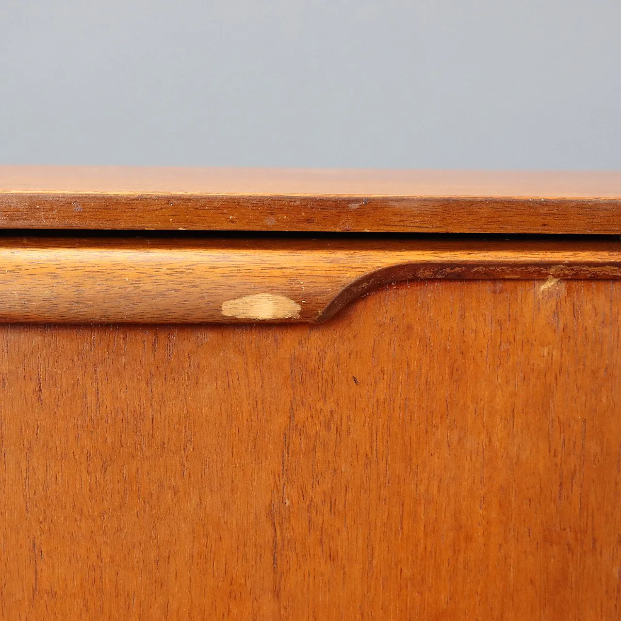 Credenza impiallacciata in teak con ante a ribalta e cassetti, '900 7