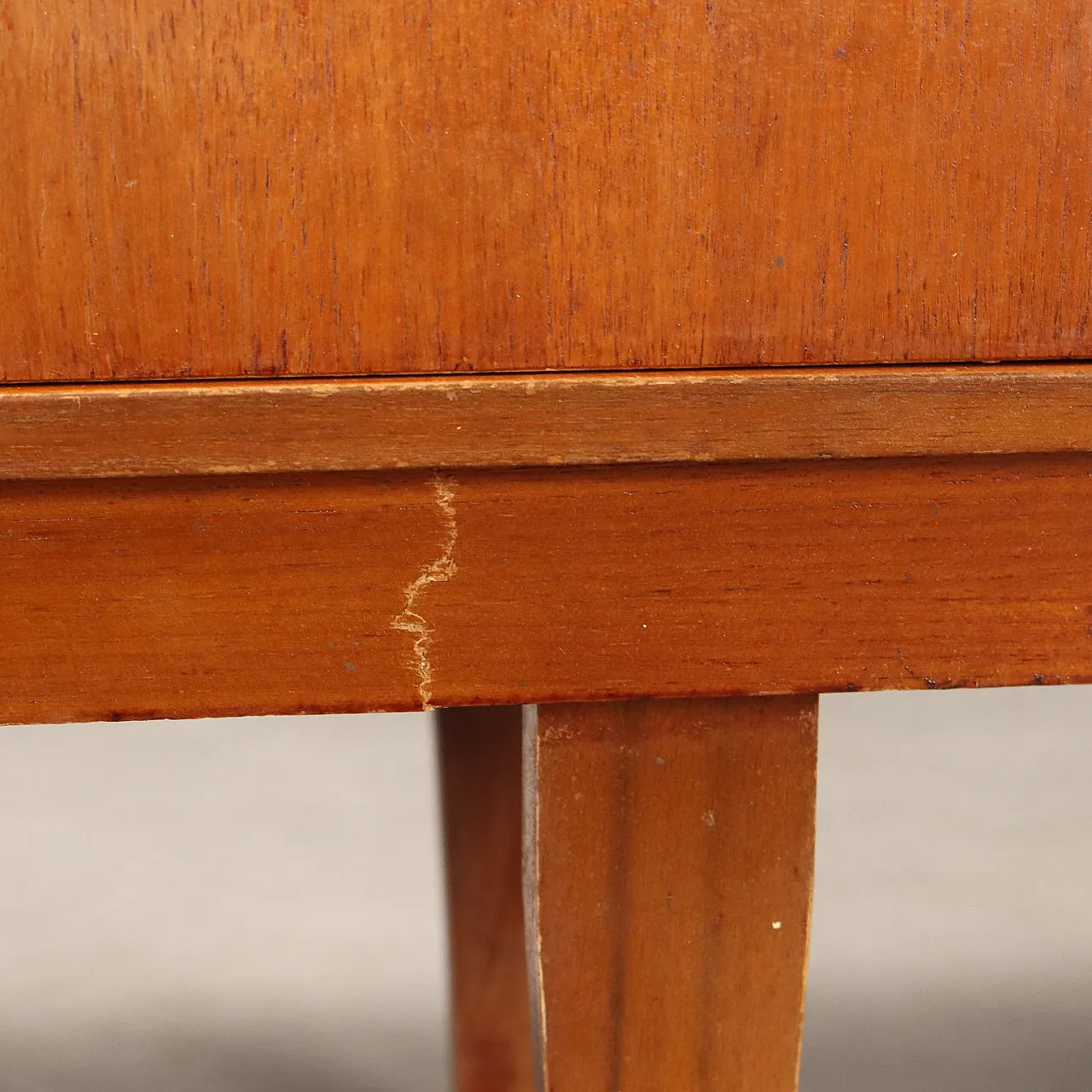 Credenza impiallacciata in teak con ante a ribalta e cassetti, '900 8