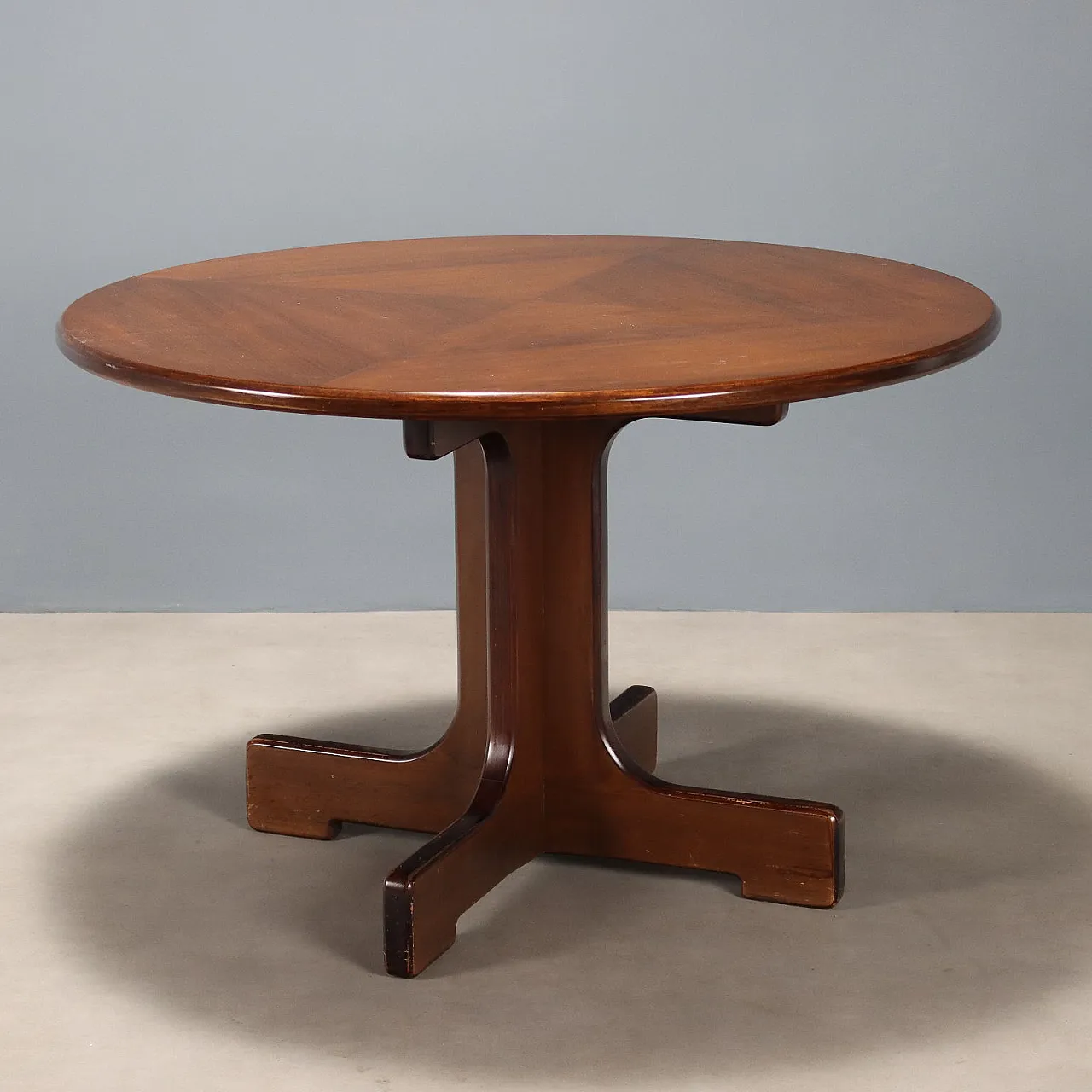 Tavolo tondo in legno, anni '60 1