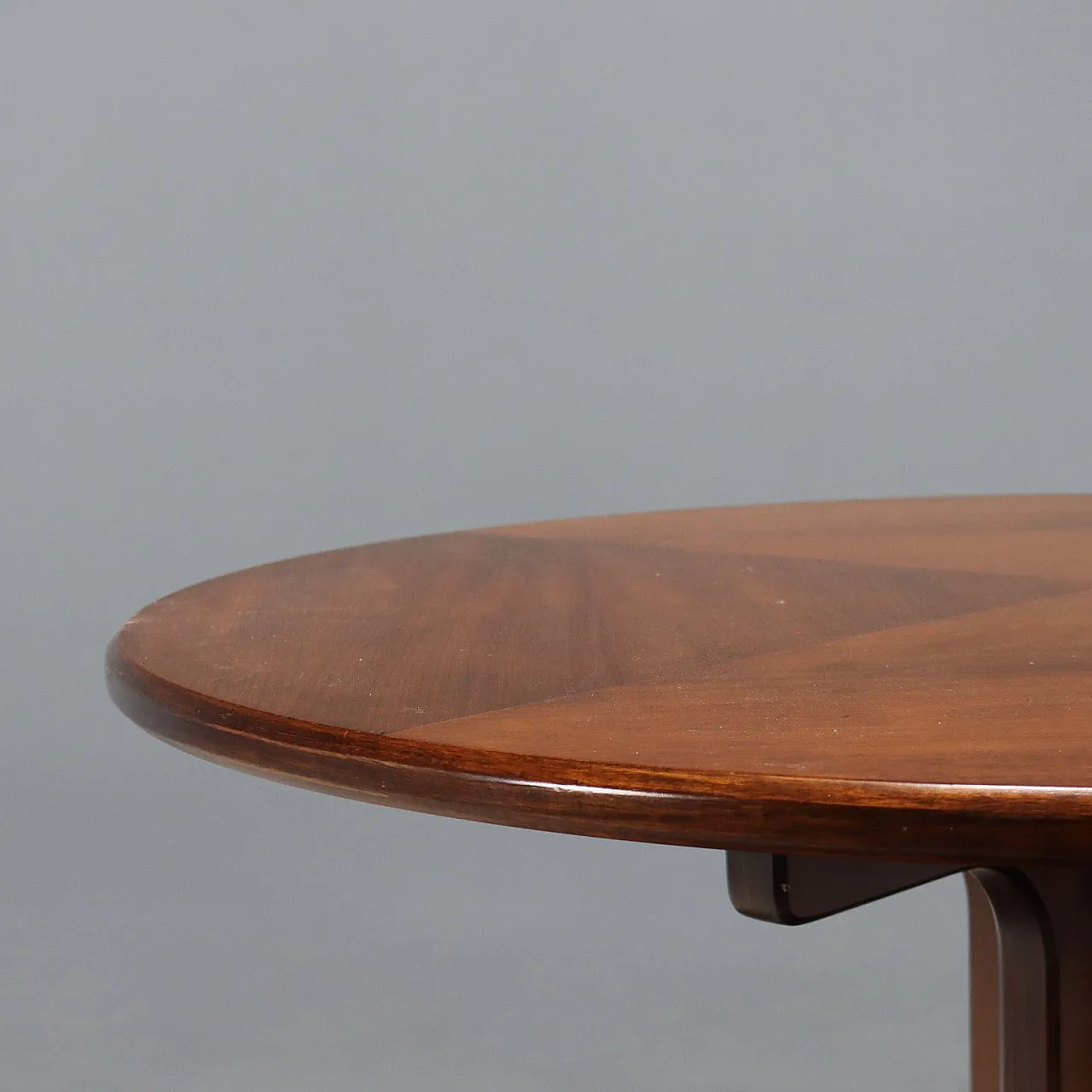 Tavolo tondo in legno, anni '60 5