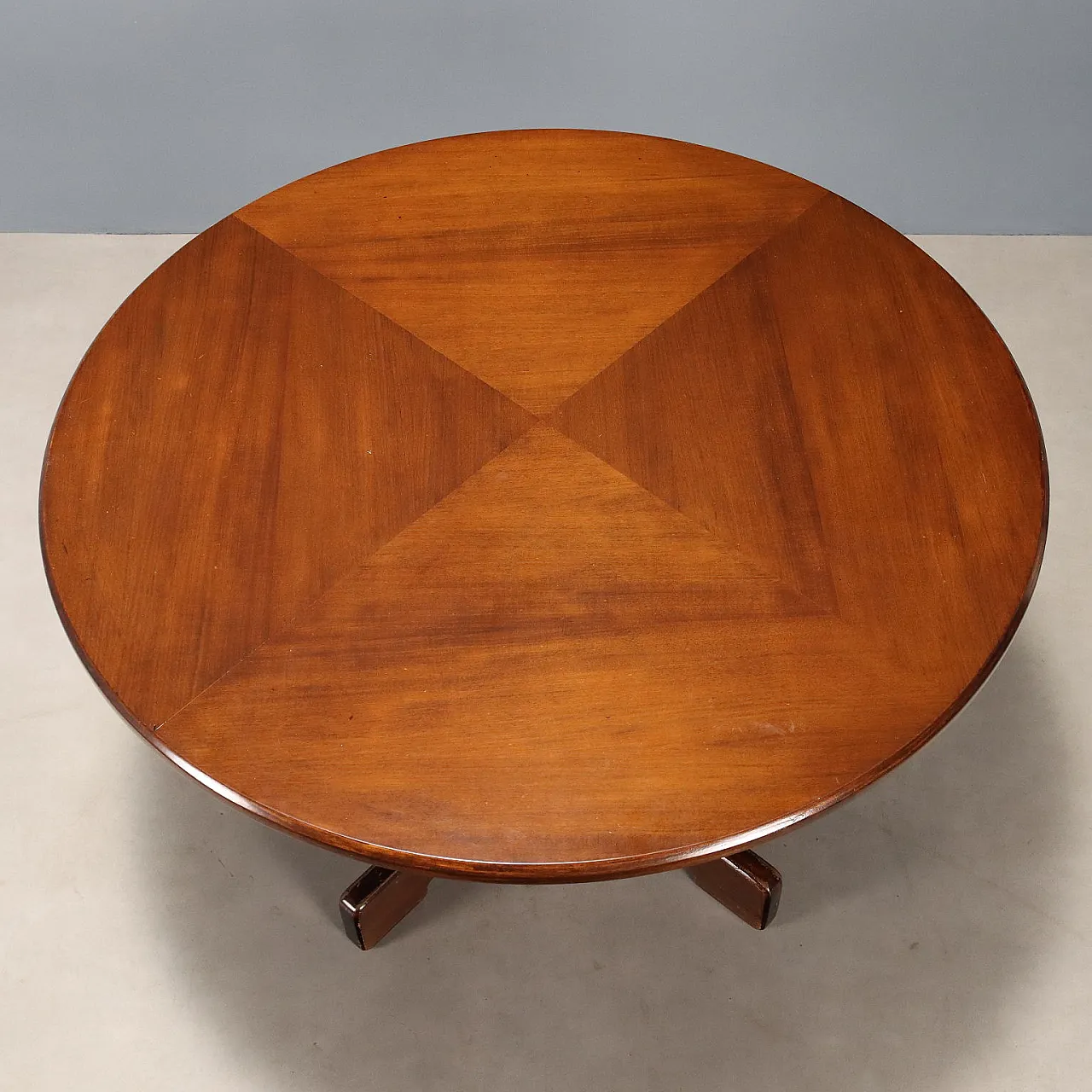 Tavolo tondo in legno, anni '60 6