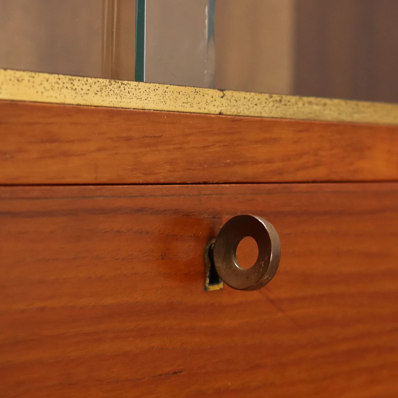 Mobile impiallacciato larice con particolari in ottone, '900 7