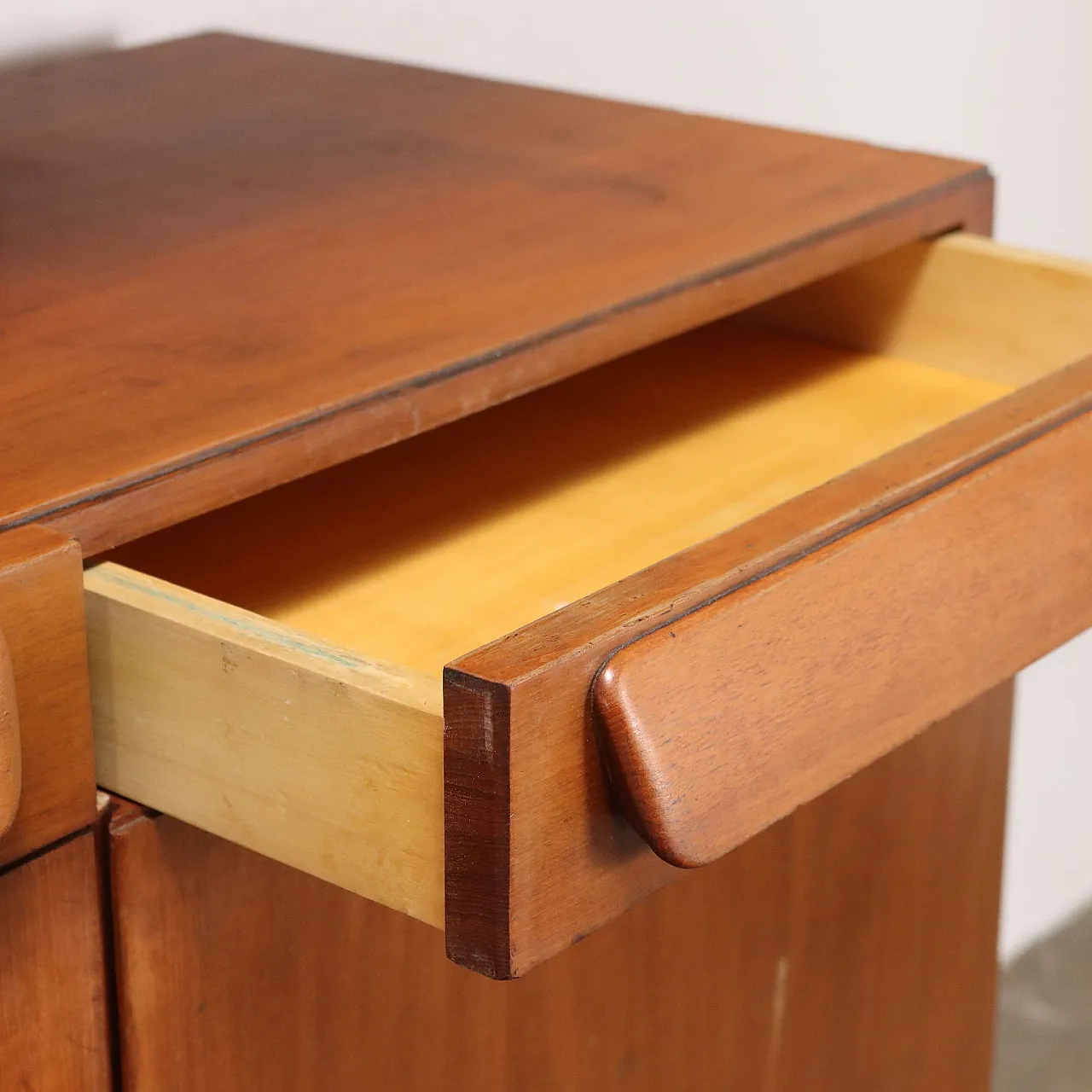 Coppia di mobili pensili in legno, anni '60 6