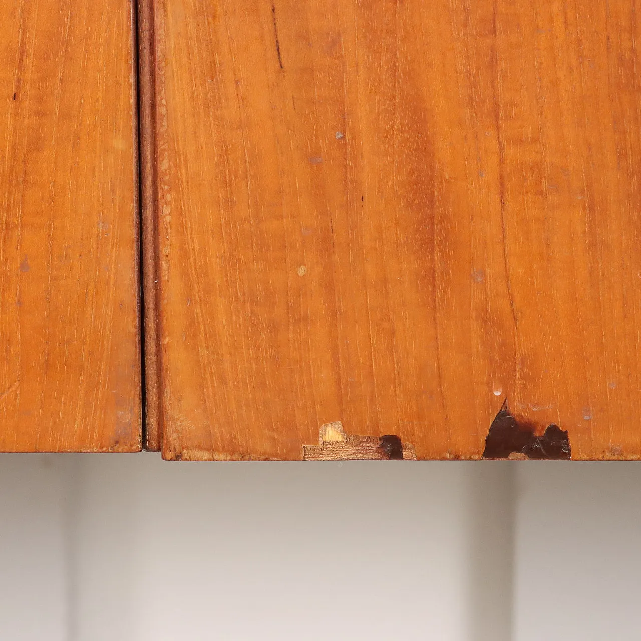 Coppia di mobili pensili in legno, anni '60 9