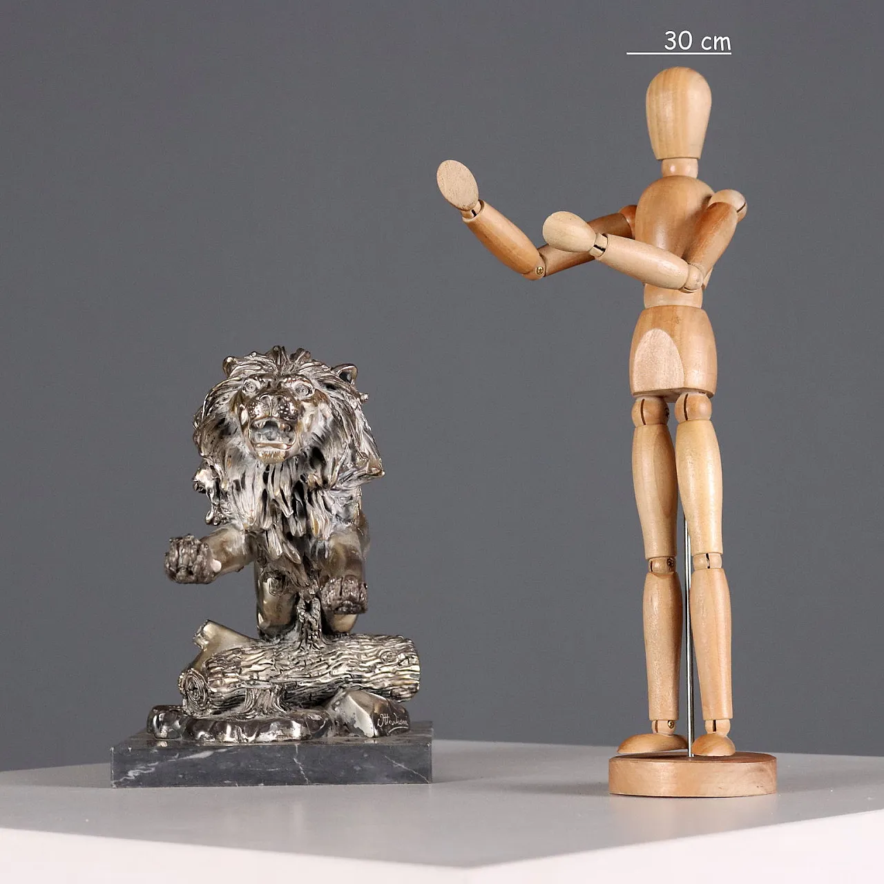 Lion in silver sheet metal, Manufacture Ottaviani, 20th century 2