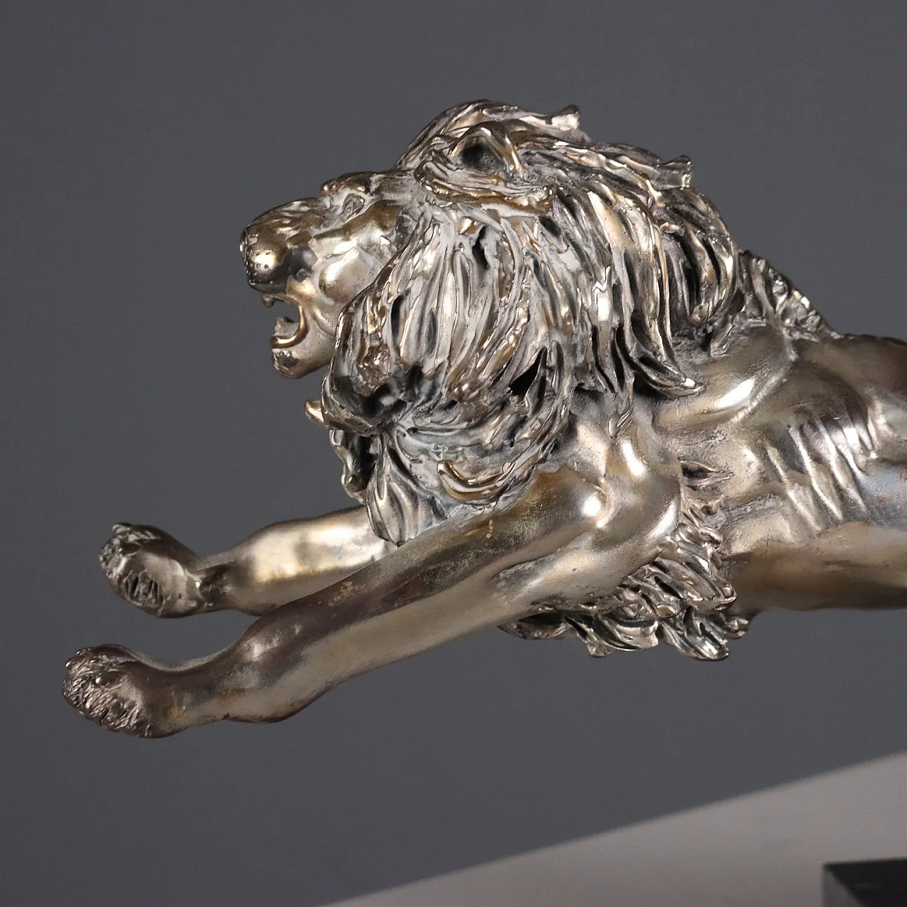 Lion in silver sheet metal, Manufacture Ottaviani, 20th century 5