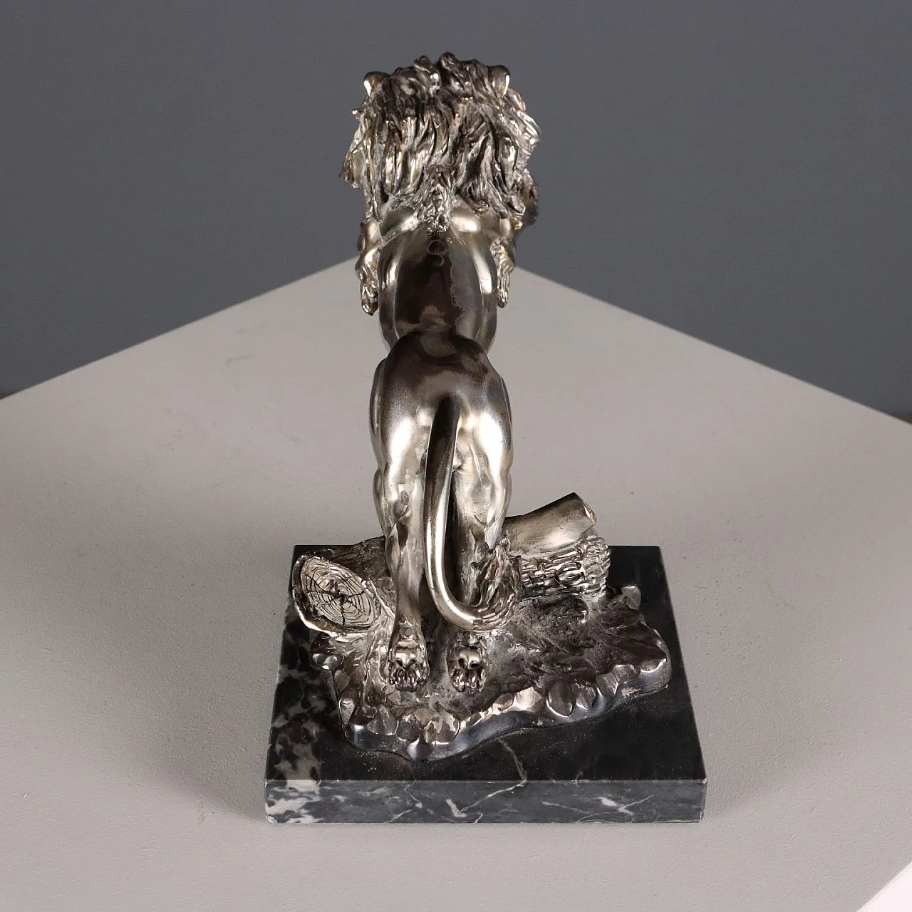 Lion in silver sheet metal, Manufacture Ottaviani, 20th century 9