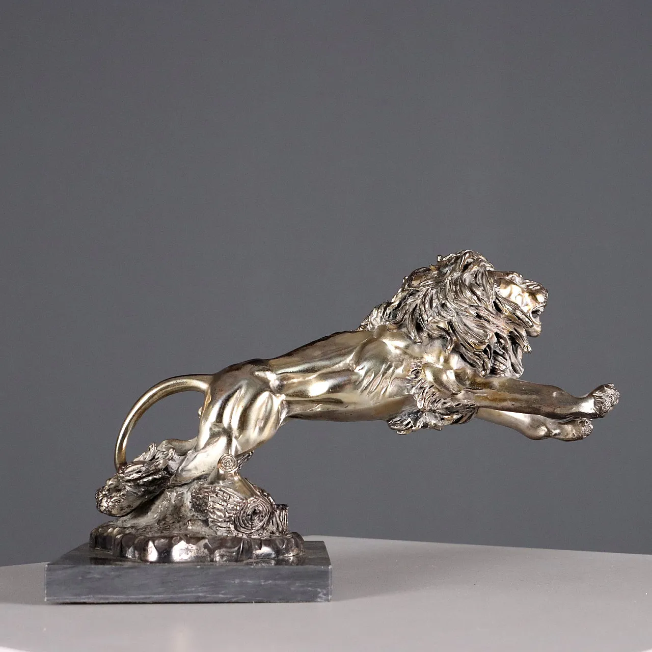 Lion in silver sheet metal, Manufacture Ottaviani, 20th century 10