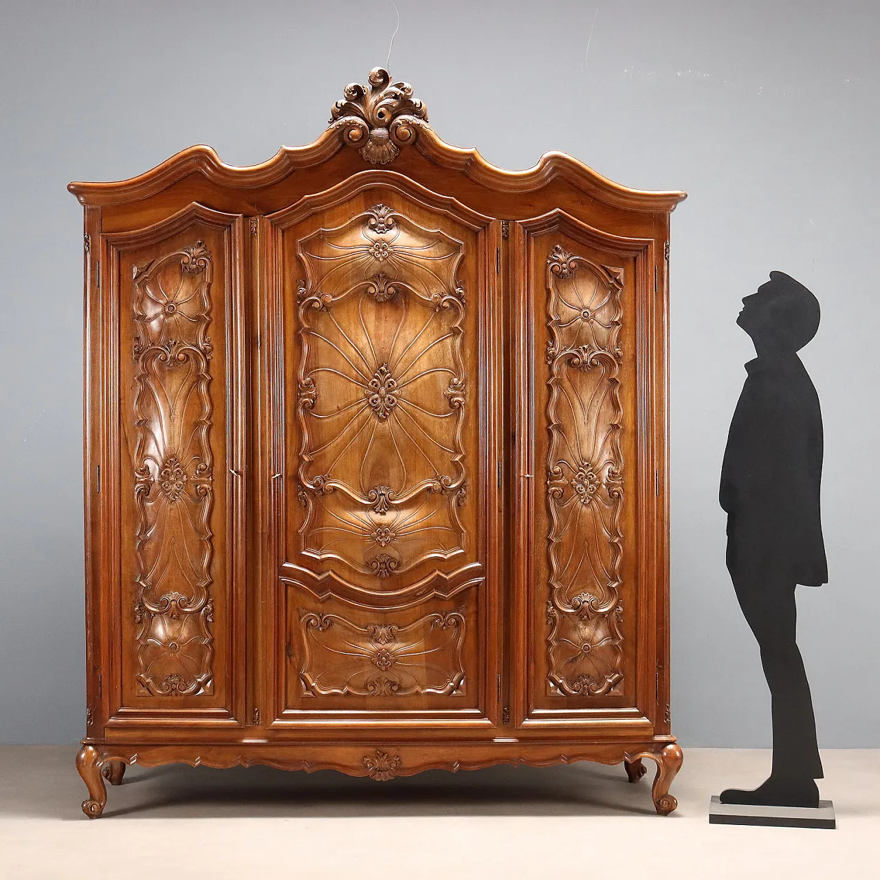 Armadio in legno di noce, metà '900 3