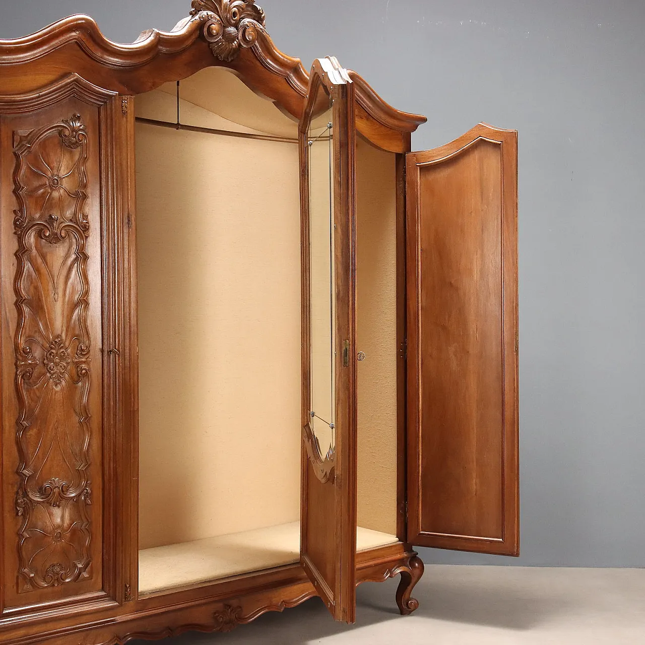 Armadio in legno di noce, metà '900 5