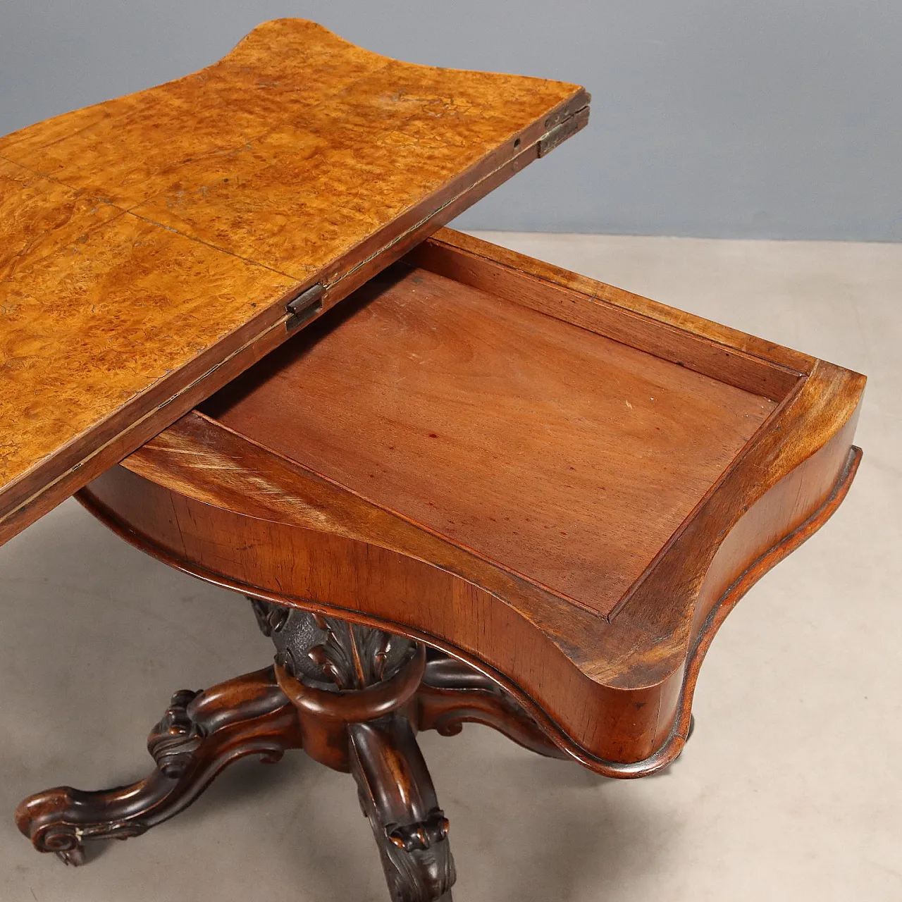 Tavolino da gioco in legno di noce, '800 5