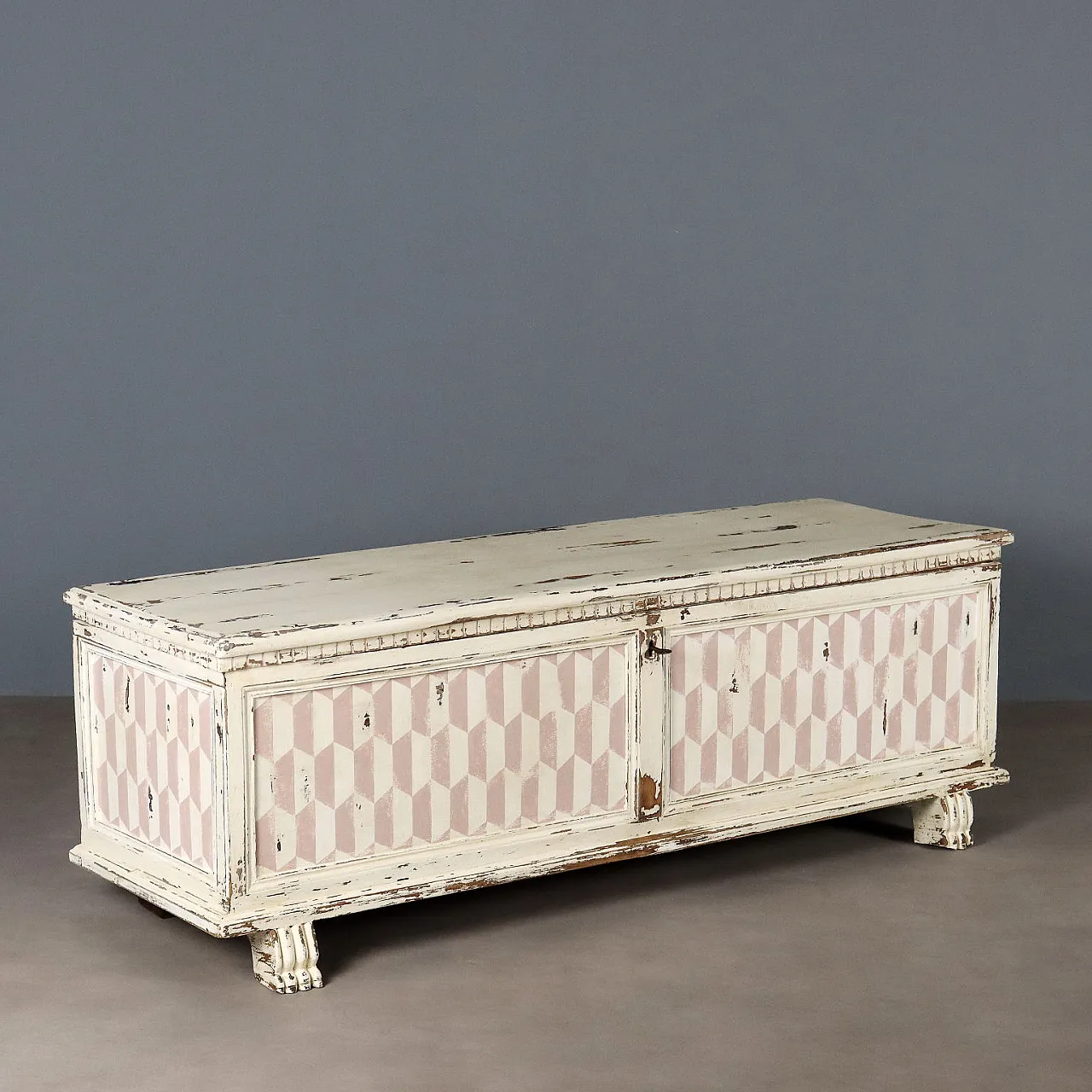 Chest in lacquered walnut and wrought iron, 18th century 1