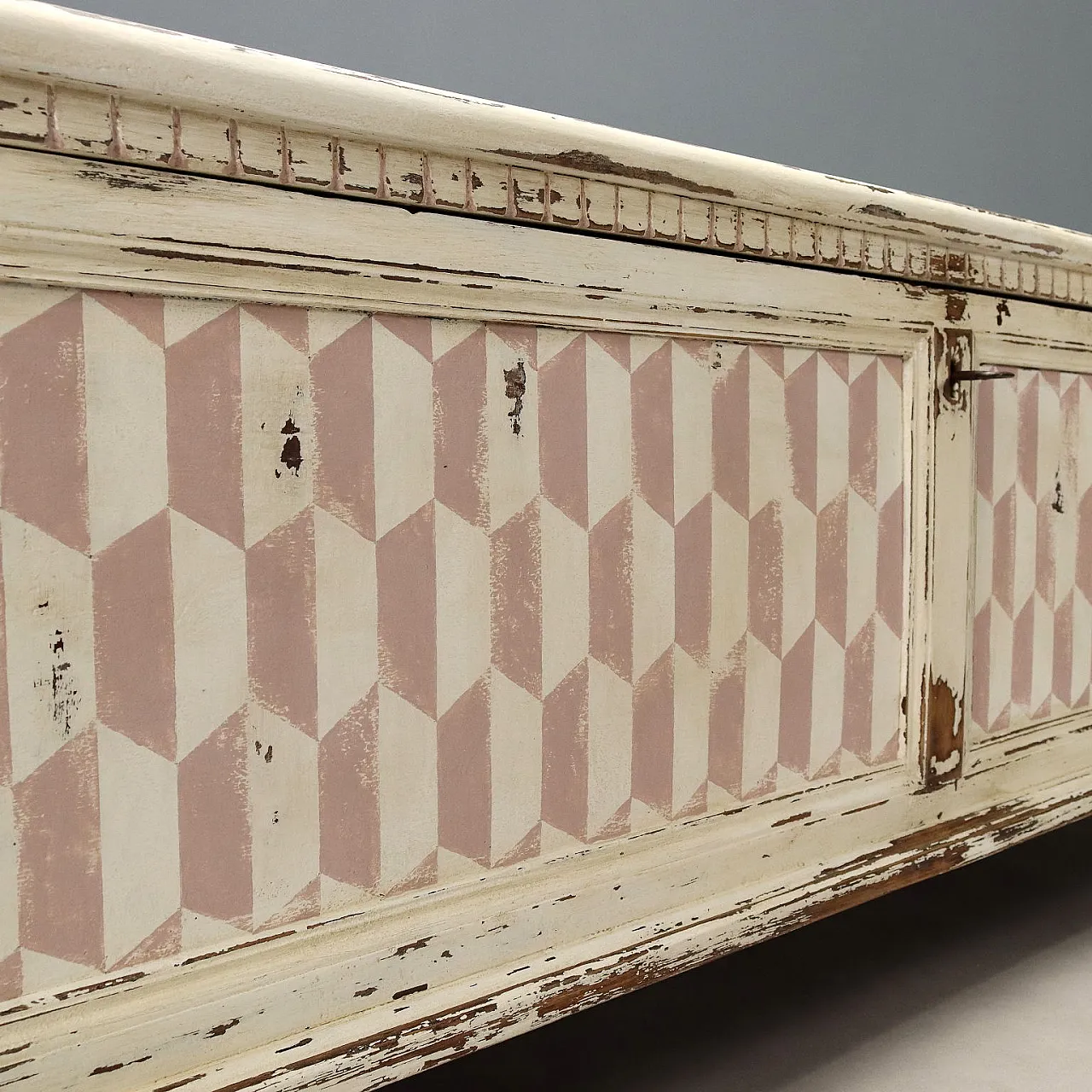 Chest in lacquered walnut and wrought iron, 18th century 4