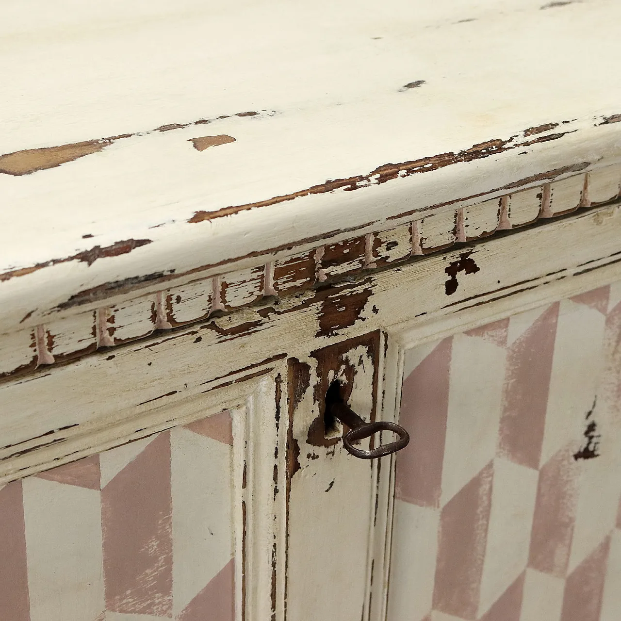 Chest in lacquered walnut and wrought iron, 18th century 6