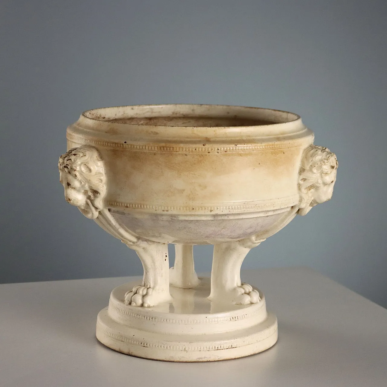 Zuppiera treppiede in stile neoclassico in terracotta, '800 1