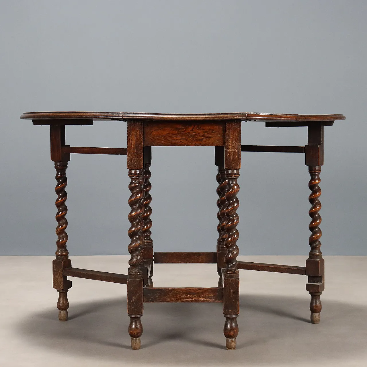 Table in oak, 19th century 9