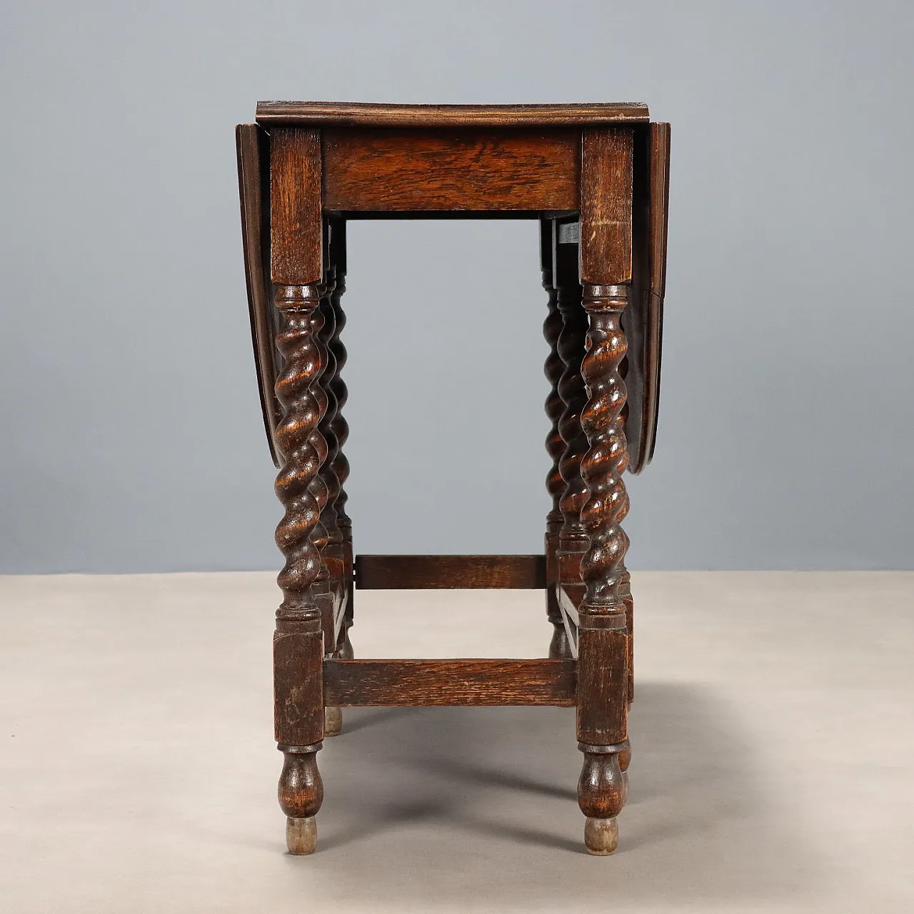 Table in oak, 19th century 10