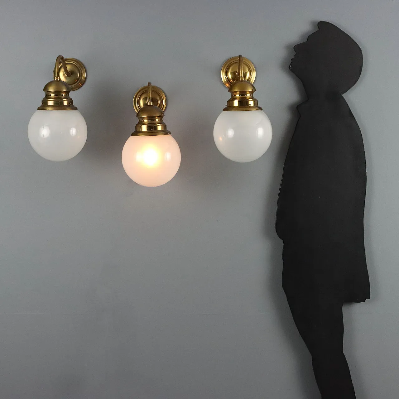 3 Appliques con struttura in ottone e sfera di vetro, '900 3