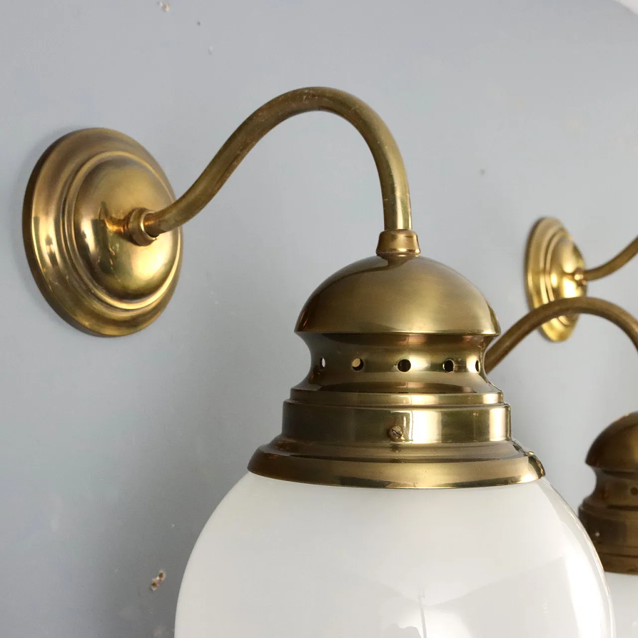 3 Appliques con struttura in ottone e sfera di vetro, '900 6